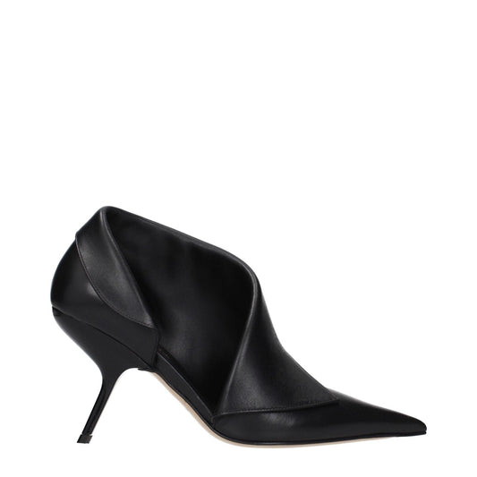 Salvatore Ferragamo Leather Pointed Pumps – Black